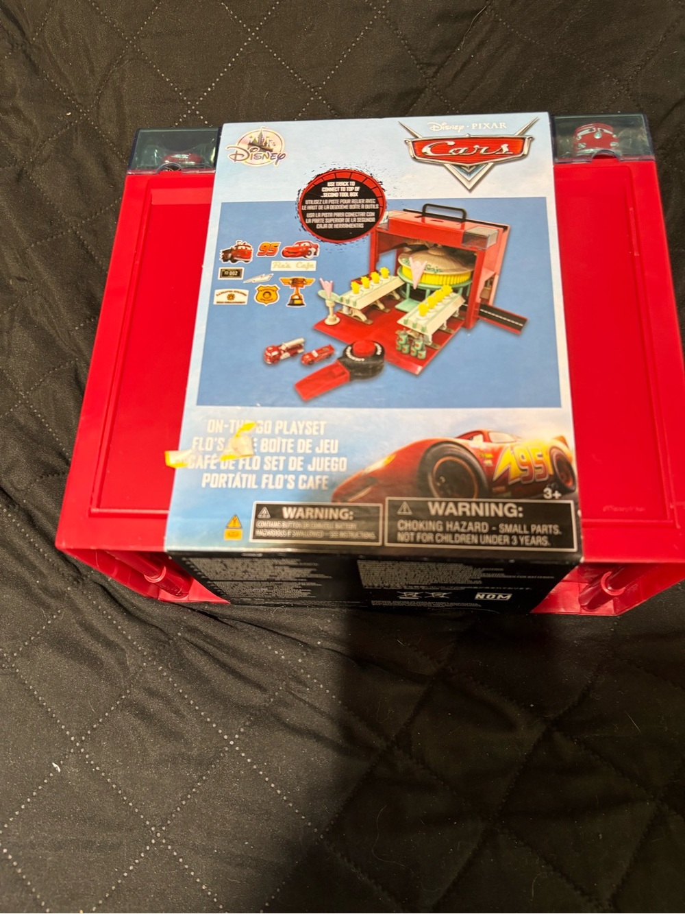 Disney Pixar Cars On-the-Go Flo's V8 Cafe play set. With case. New